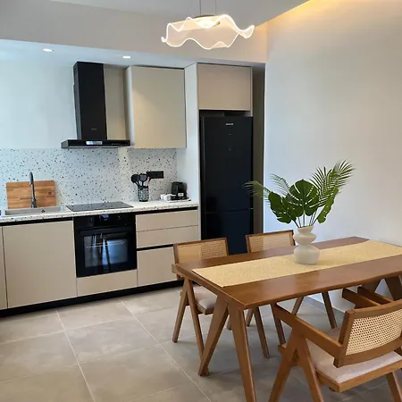 Triekmo Pyr Rhodes City