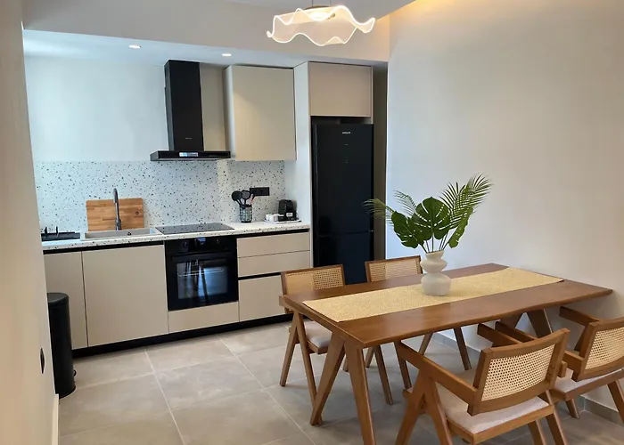 Triekmo Pyr Rhodes City